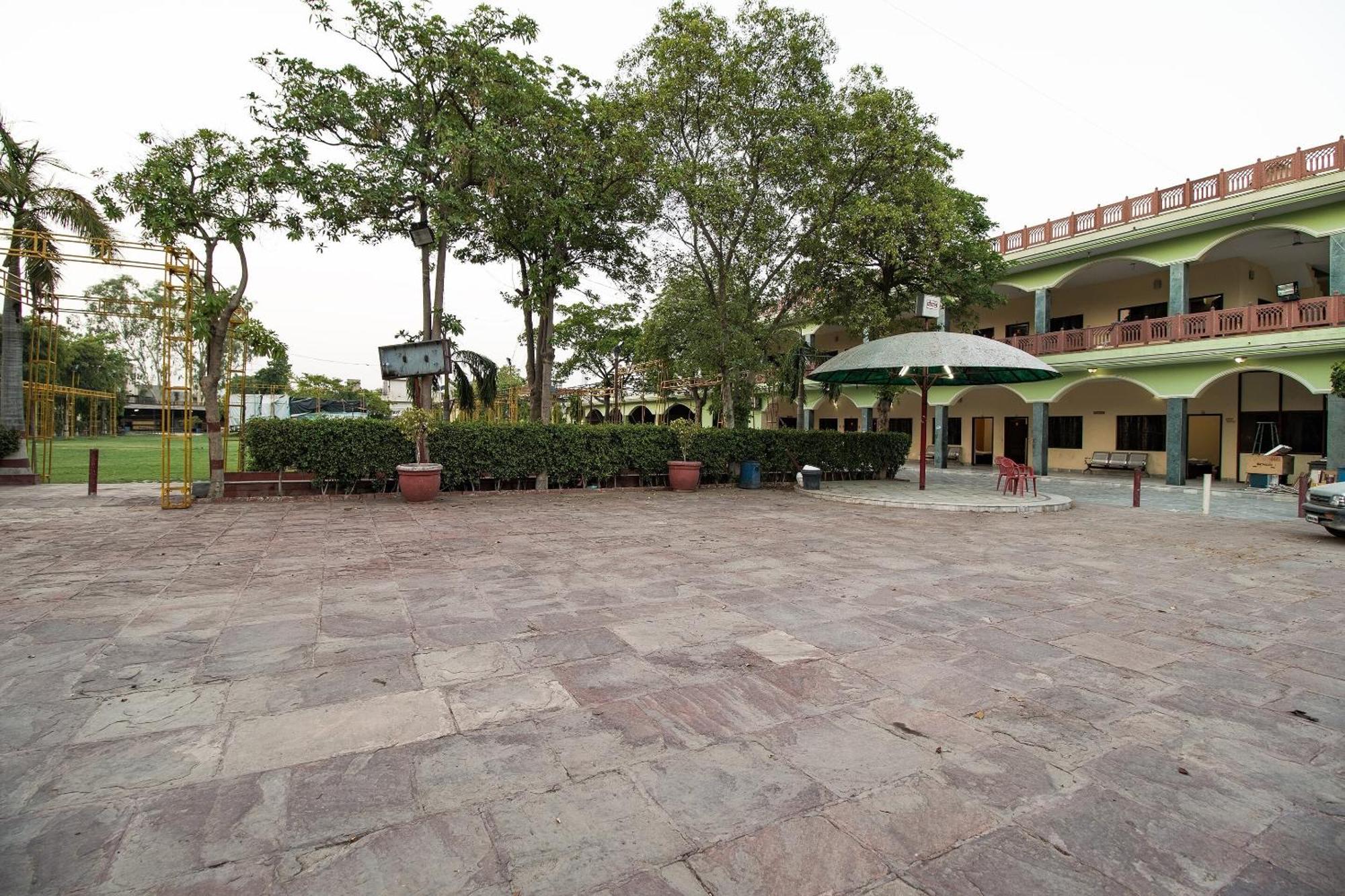 Hotel O Mukund Resort Mathura Exterior photo